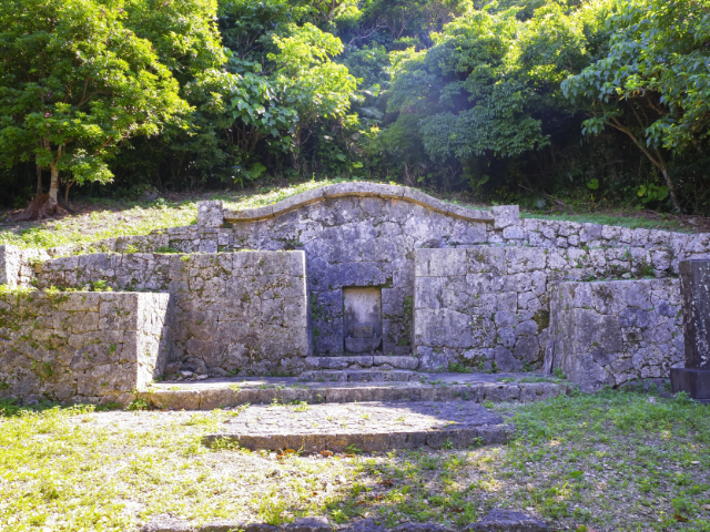 中城城_護佐丸公の墓01