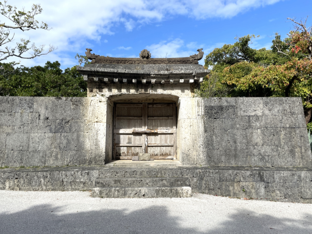 首里城_園比屋武御嶽石門03