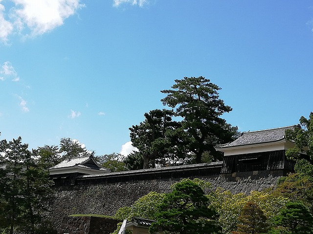 松江城 太鼓櫓と中櫓(外曲輪からの眺め)