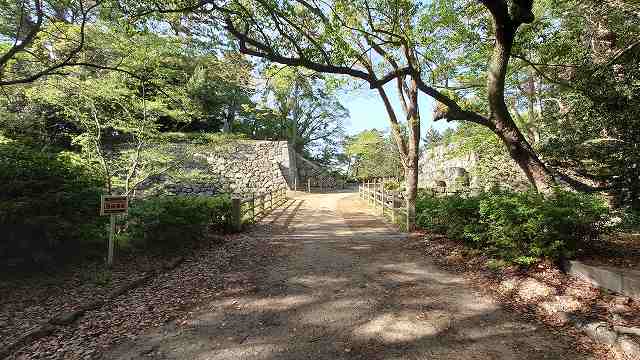 吉田城 千貫櫓と南多門の石垣05