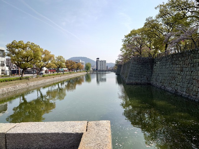 丸亀城 内堀(東側)
