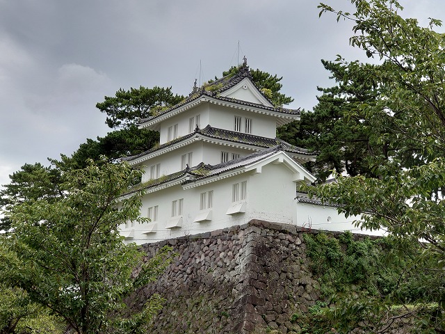 島原城 丑寅櫓と土塀(東堀通りから見た)