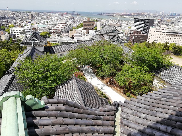 和歌山城 天守丸内部の構造(左上部が二の丸御門櫓、右が乾櫓)