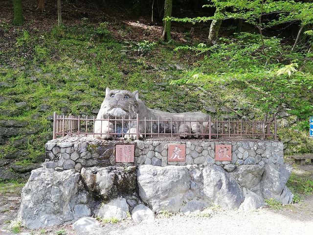 和歌山城 伏せた虎の像