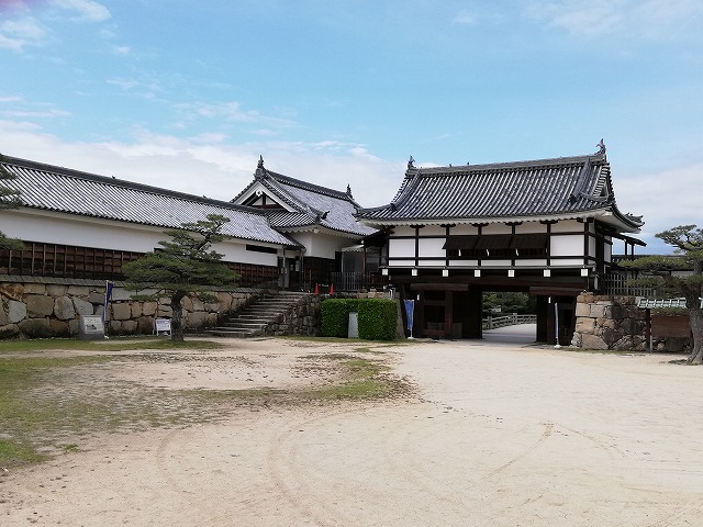 広島城 平櫓と表御門(二の丸内部より)