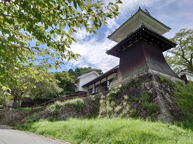 岩村城 太鼓櫓、表御門、脇櫓と石垣、土塀