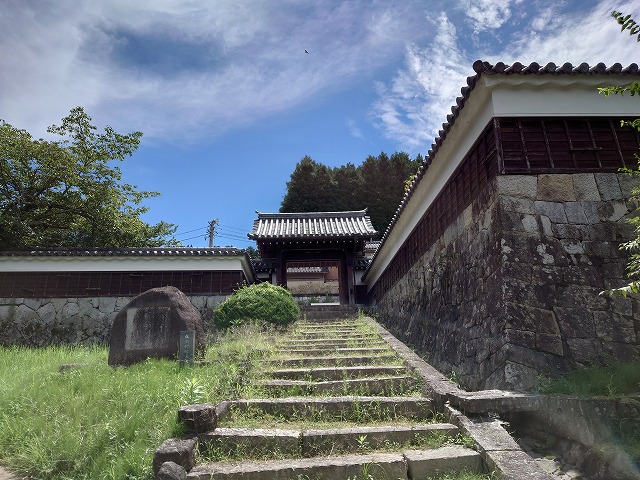 岩村城 平重門と石垣、土塀