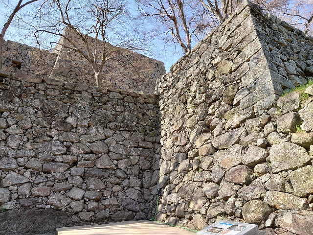 津山城 裏中門跡の高石垣