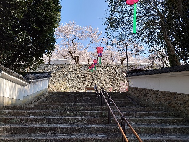 津山城への石段