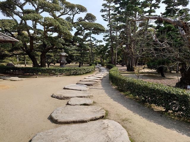 高松城_三の丸披雲閣庭園へ続く石段