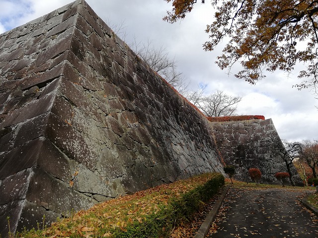 盛岡城 淡路丸と本丸の石垣