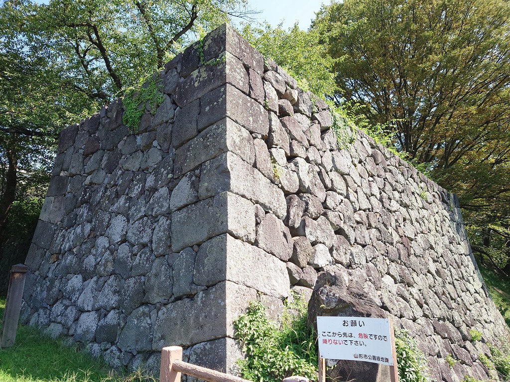 山形城_二の丸南大手門東側の石垣