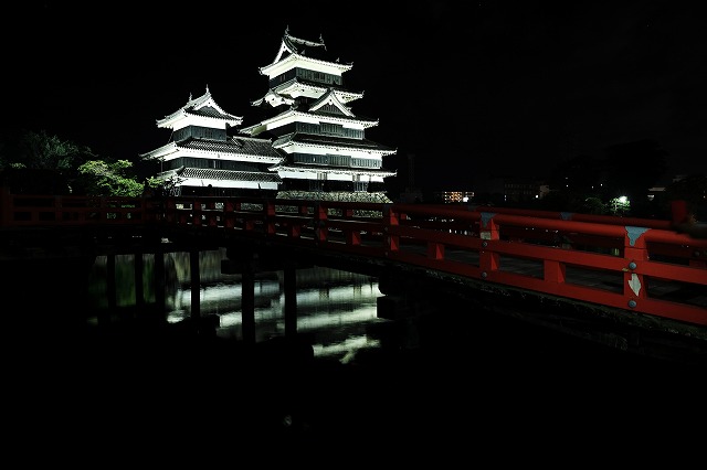 松本城 夜のライトアップ