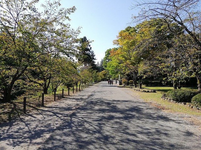 上田城 二の丸北側の散策路