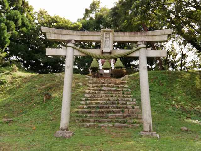 七尾城 本丸内の城山神社