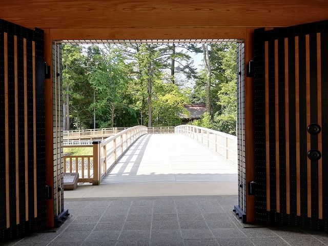 金沢城 鼠多門入口から見える尾山神社境内