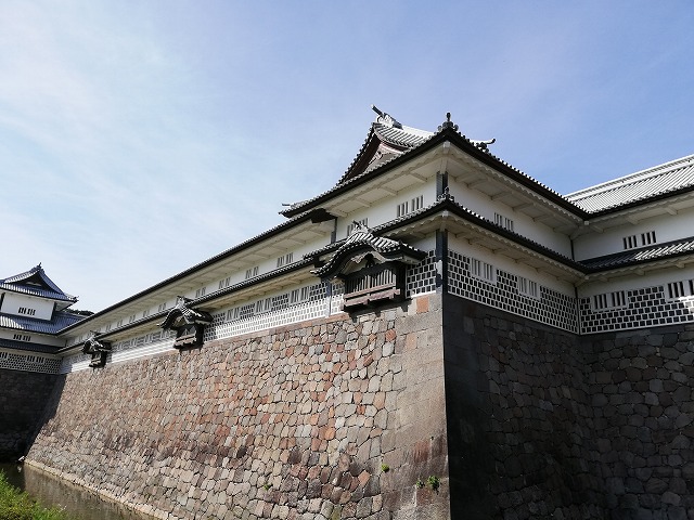 金沢城 五十間長屋と石垣(粗加工石積み)