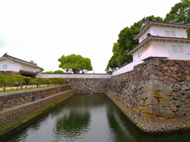 府内城_着到櫓と大手門01