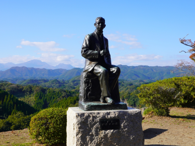 岡城_滝廉太郎の像(二の丸跡)02