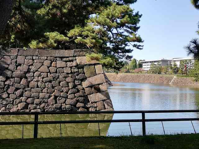江戸城 平川濠と石垣
