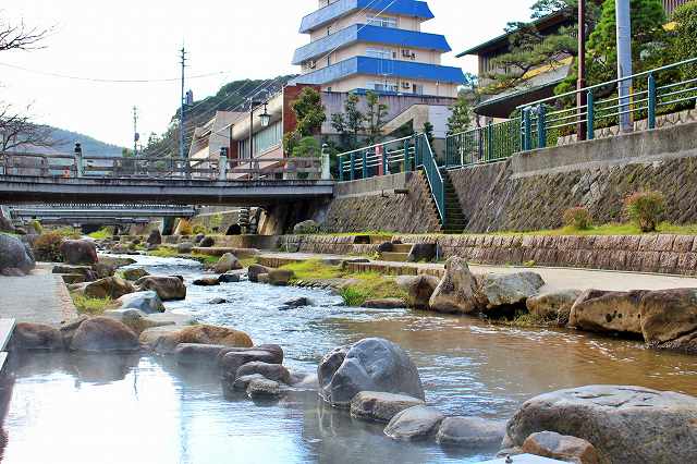 玉造温泉 玉湯川河畔の足湯